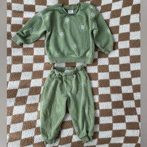 Zara infant green sweatsuit -12-18 months